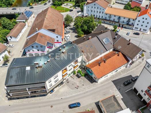 Wohn- und Geschäftshaus zum Kauf als Kapitalanlage geeignet 1.450.000 € 40 Zimmer 1.895,3 m² 1.335 m² Grundstück Wimm Trostberg 83308