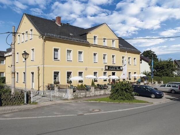 Hotel zur Versteigerung 380.000 € 27 Zimmer 150 m² Gastrofläche 1.110 m² Grundstück Cunnersdorf Gohrisch 01824