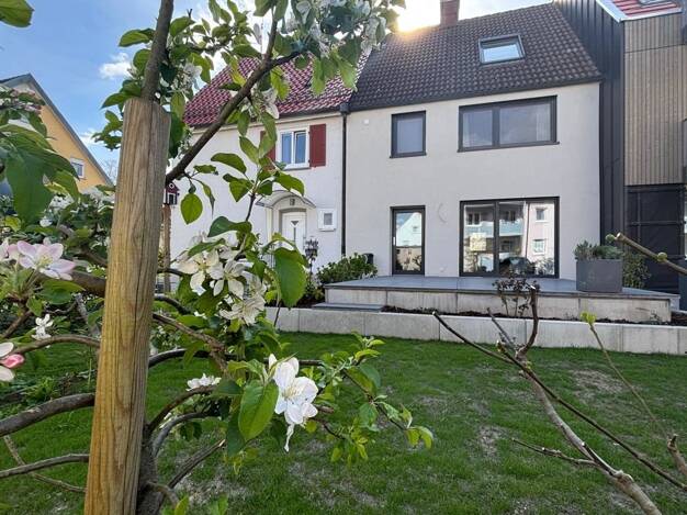 Reihenmittelhaus zum Kauf 669.000 € 5,5 Zimmer 120,1 m² 180 m² Grundstück Friedrichshafen Friedrichshafen 88046