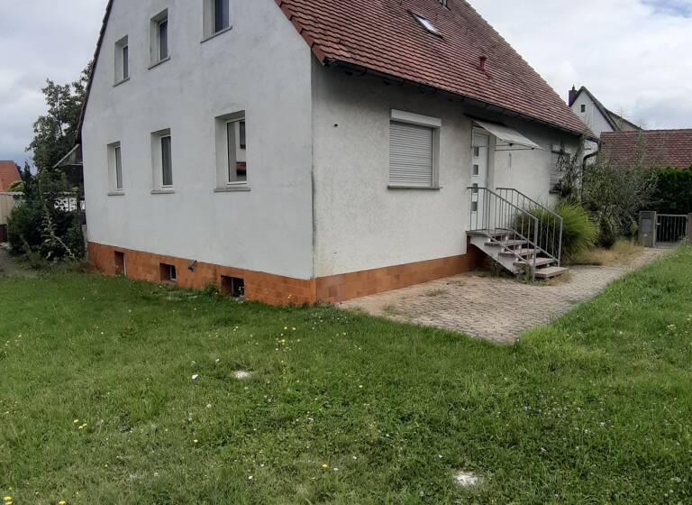 Mehrfamilienhaus zum Kauf 650.000 € 6 Zimmer 147 m²<br/>Wohnfläche 758 m²<br/>Grundstück ab sofort<br/>Verfügbarkeit Hochstrasse 4 a Zirndorf Zirndorf 90513