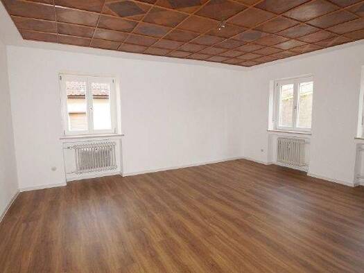 Wohnung zur Miete 700 € 4 Zimmer 103 m² 2. Geschoss frei ab 01.05.2026 Straubing 94315