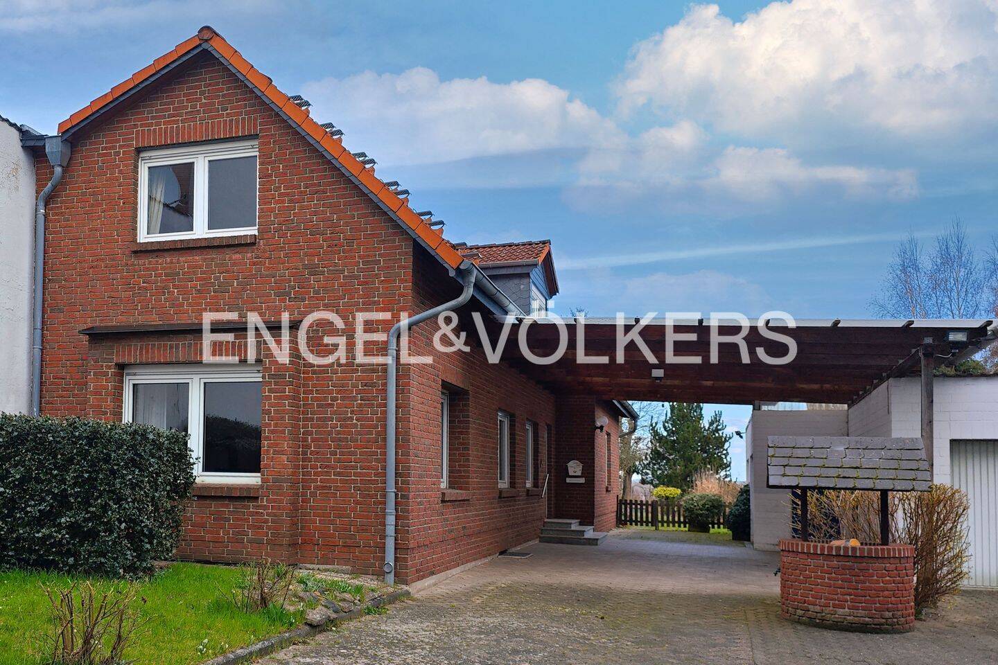 Immobilie in Schöningen - Einfamilienhaus & Mehrfamilienhaus mit großem Entwicklungspotenzial - Bild 0