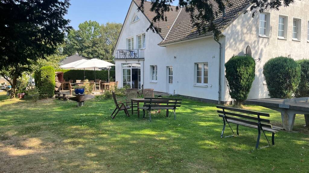 Einfamilienhaus zum Kauf 10 Zimmer 534,5 m² 1.000 m² Grundstück Bastorf 18230