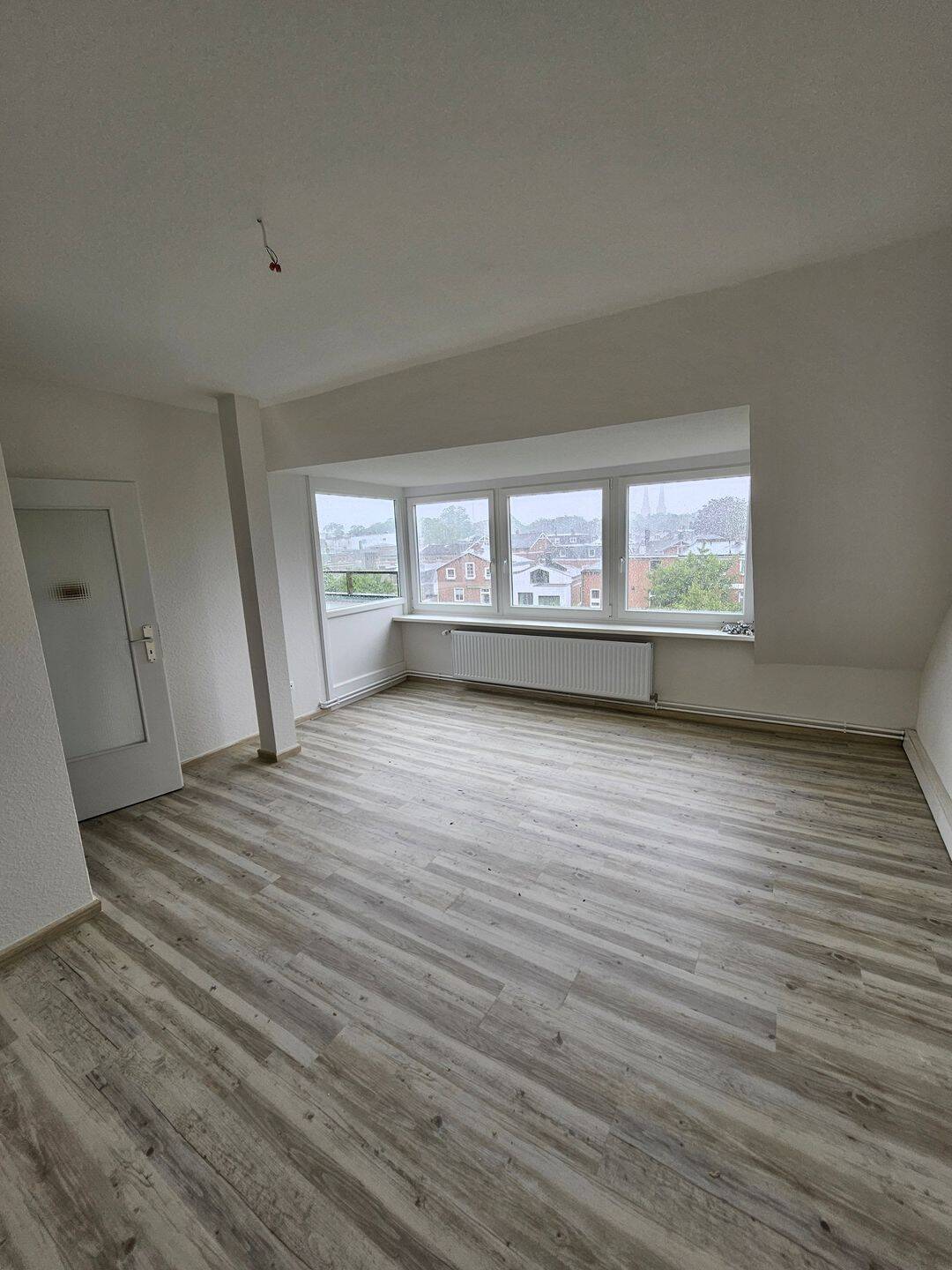 Renovierte DG-Wohnung mit Balkon in Wakenitznähe – Lübeck – Vorschaubild 2