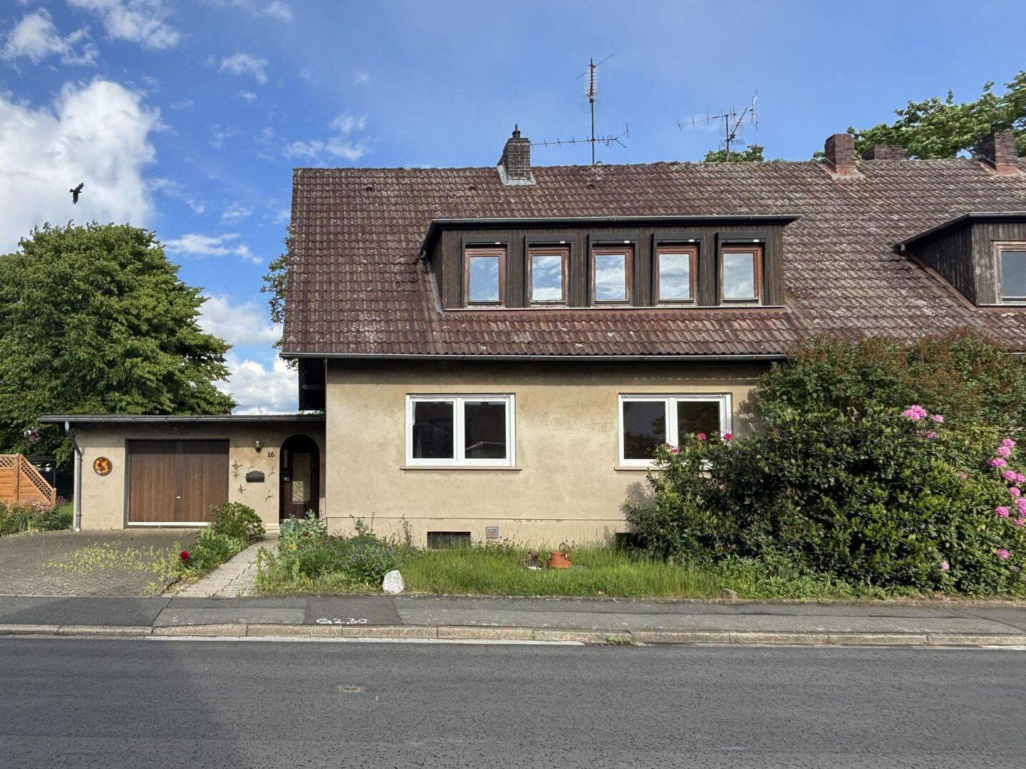 Immobilie in Herzberg am Harz - Mehrgenerationenwohnen 242,1m² - Doppelhaus mit 3 Garagen und Garten - Bild 2