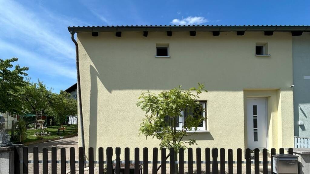 Doppelhaushälfte zum Kauf 176.000 € 5 Zimmer 113 m² 615 m² Grundstück Langenaltheim 91799