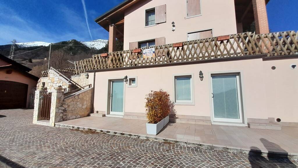 Doppelhaushälfte zum Kauf 330.000 € 12 Zimmer 233 m² Ferrara di Monte Baldo 37020