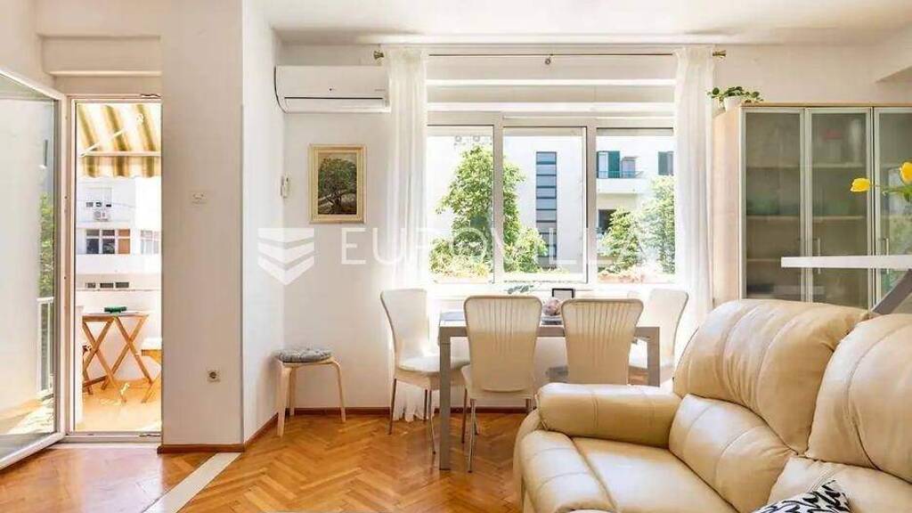 Wohnung zur Miete 950 € 2 Zimmer 55 m² 1. Geschoss Grad Grad - Meje
