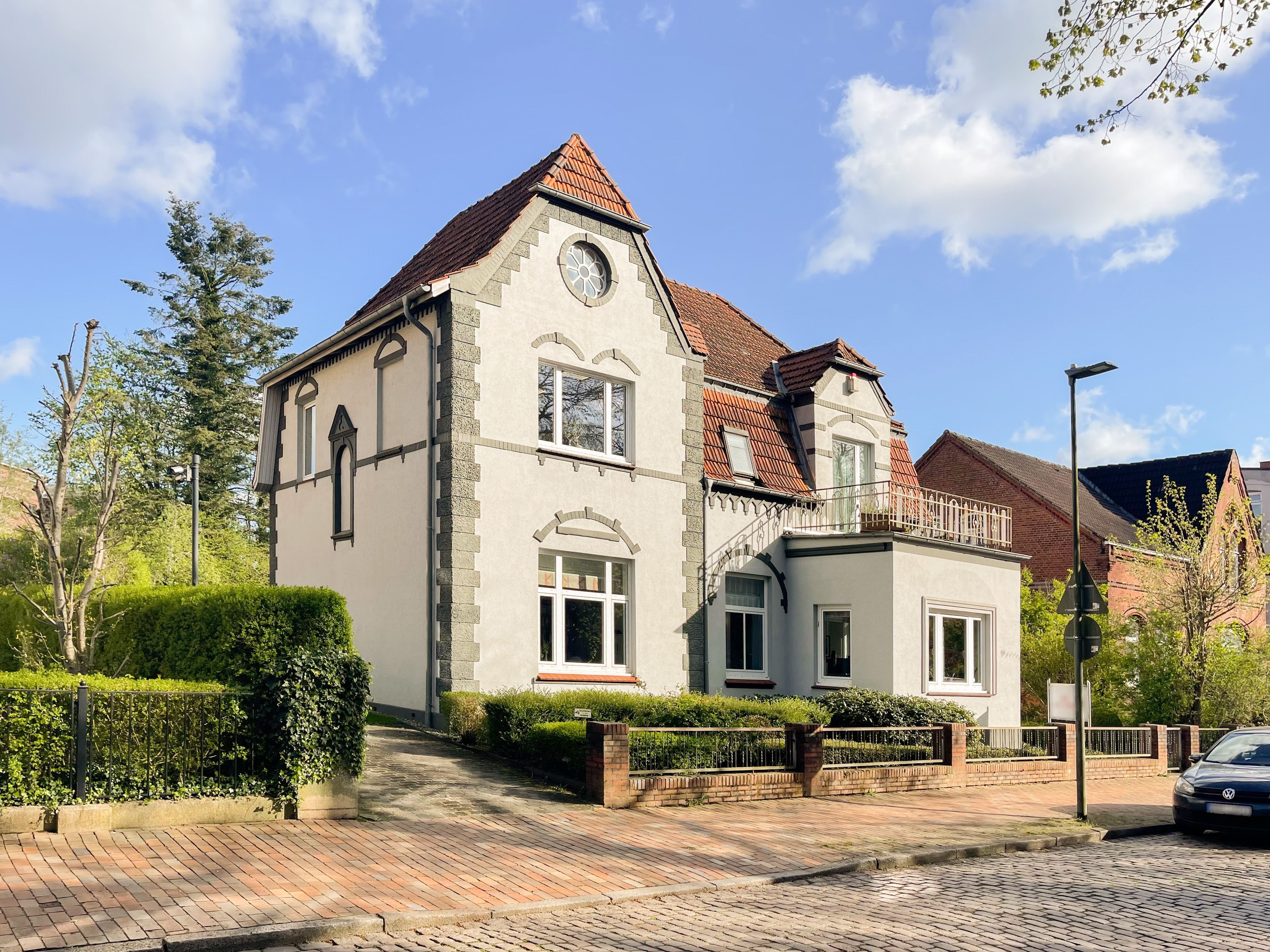 Villa zum Kauf 680.000 € 12 Zimmer 300 m²<br/>Wohnfläche 1.058 m²<br/>Grundstück Süd Neumünster 24534