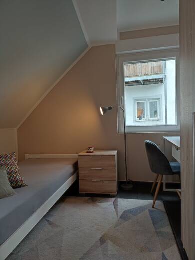 WG-Zimmer zur Miete 440 € Dachgeschoss, 2. Geschoss frei ab sofort Leonberg Leonberg 71229