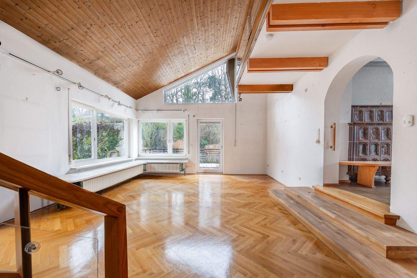 Immobilie in Schwabach - Seltene Chance in Schwabach: 1.220 m² Grundstück + EFH mit Pool, Sauna & Kamin - Bild 3