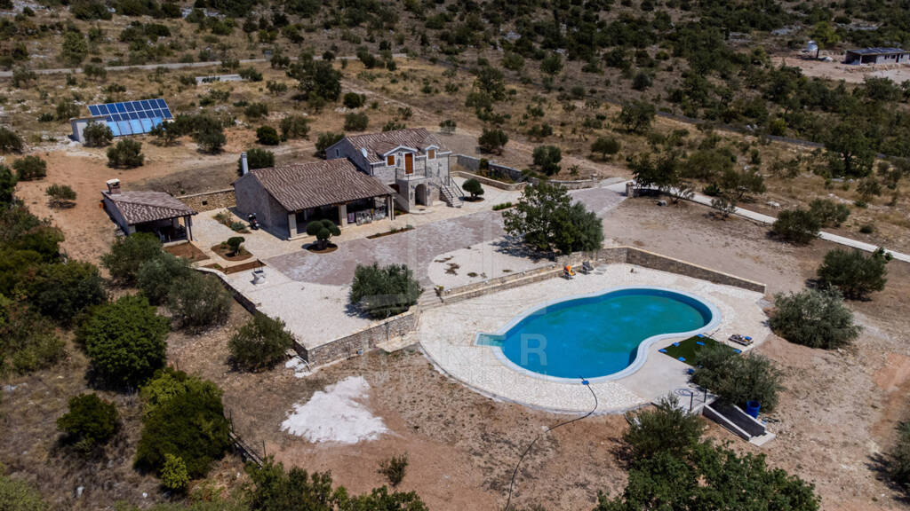 Villa zum Kauf 1.600.000 € 6 Zimmer 360 m² 45.000 m² Grundstück Vodice 22211