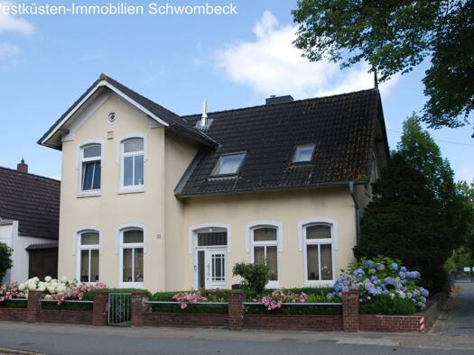 Wohnung zur Miete 1.476 € 7 Zimmer 205 m² frei ab 15.10.2025 Heide 25746