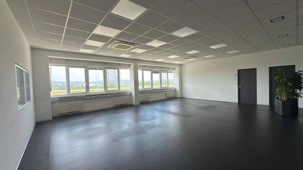 Bürofläche zur Miete 6.070 € 8 Zimmer Industriestraße 3 Maria-Lanzendorf 2326