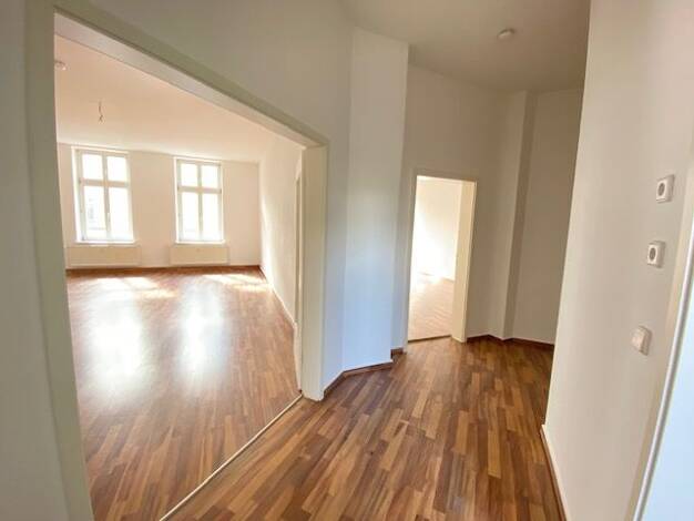 Wohnung zur Miete 740 € 3 Zimmer 99 m² 1. Geschoss frei ab sofort Güstrow 18273