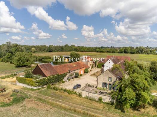 Reiterhof zum Kauf 690.000 € 251.946 m² Grundstück Joigny 89300