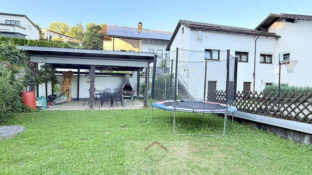 Einfamilienhaus zum Kauf 287.000 € 10 Zimmer 200 m² 600 m² Grundstück Deggendorf 94469