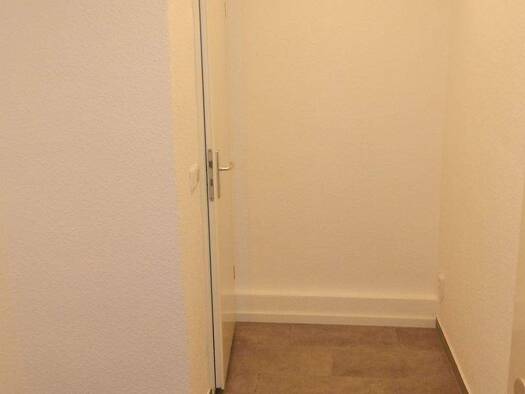 Wohnung zur Miete 235 € 30,8 m² frei ab sofort Friedensstraße 14 Buttelstedt 99439