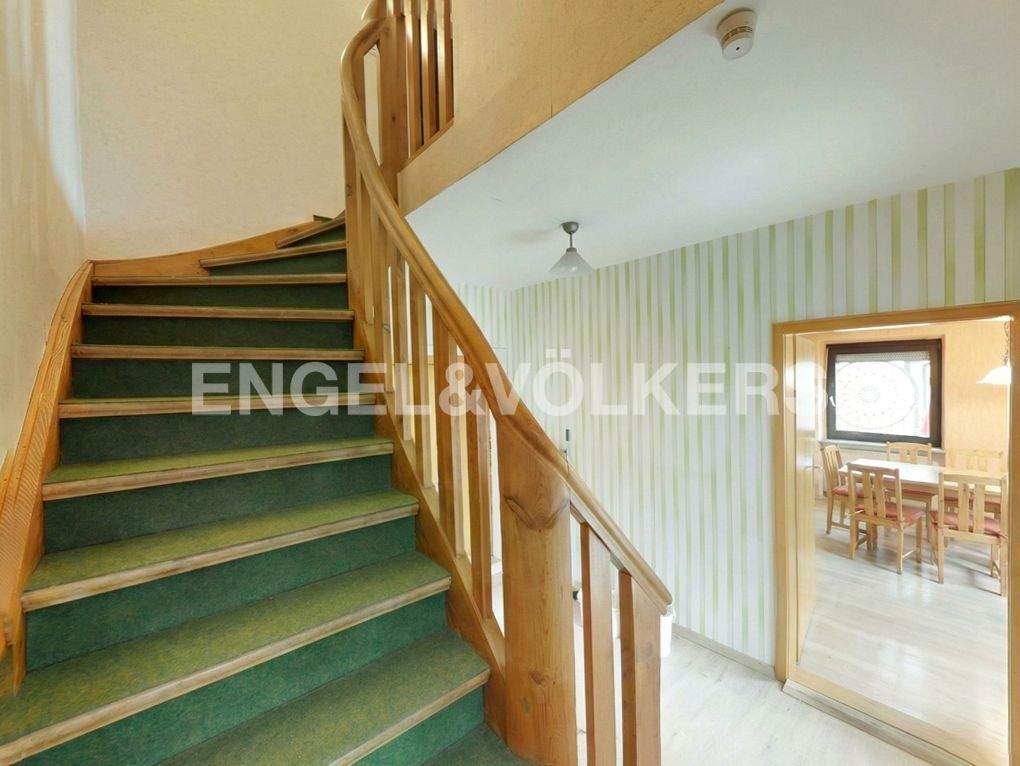 Immobilie in Ebrach - Charmante Doppelhaushälfte mit Geschichte und Gestaltungspotenzial - Bild 2