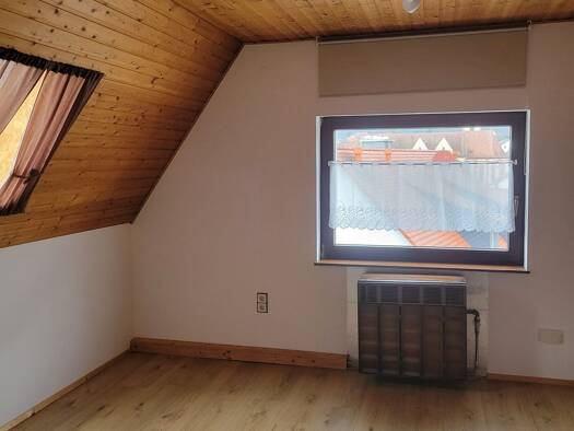 Studio zur Miete 280 € 1,5 Zimmer 30 m² frei ab sofort Höchberg 97204