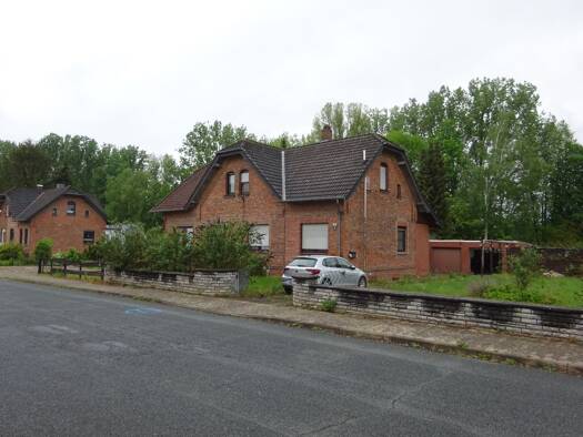 Doppelhaushälfte zum Kauf provisionsfrei 163.000 € 3 Zimmer 101 m² 1.286 m² Grundstück Am Tagebau 10 A Ölsburg Ilsede 31241