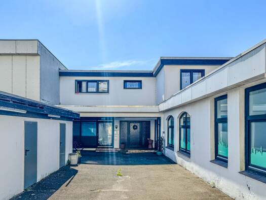 Mehrfamilienhaus zum Kauf als Kapitalanlage geeignet 230.000 € 373 m² 646 m² Grundstück Innenstadt Stadtmitte 24534