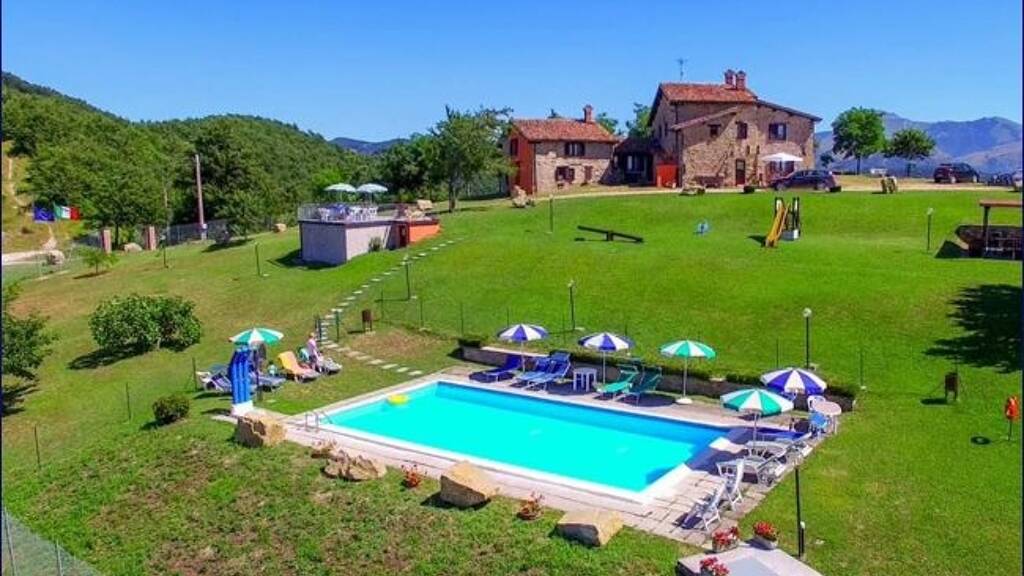 Bauernhaus zum Kauf 2.300.000 € 20 Zimmer 1.000 m² 1.600.000 m² Grundstück Gubbio 06024