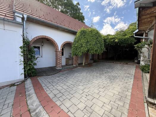 Immobilie in Eltendorf - Haus zum Kauf - Eltendorf - 439.000 € - 9 Zimmer, 290 m², 1.633 m² Grundstück - Bild 1