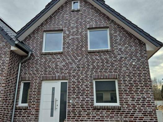 Doppelhaushälfte zur Miete - Erstbezug 1.350 € 4 Zimmer 123,8 m² 334 m² Grundstück frei ab 01.02.2026 Löhne 32584