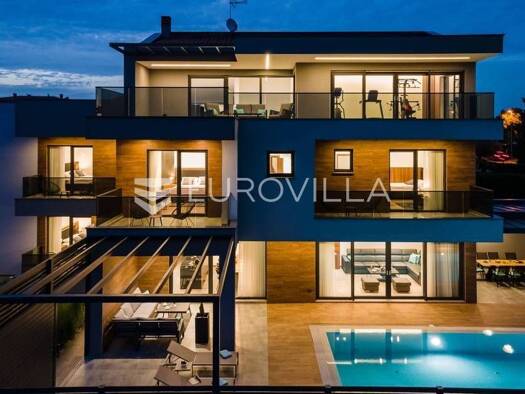 Haus zum Kauf 2.400.000 € 4 Zimmer 450 m² Fazana Fazana