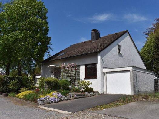 Einfamilienhaus zur Miete 1.900 € 4 Zimmer 220 m² 300 m² Grundstück Ohligs-Aufderhöhe Solingen 42699