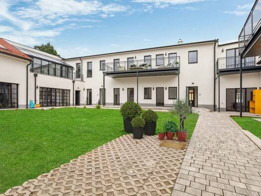 Wohnung zum Kauf 445.000 € 2 Zimmer 84,4 m² frei ab sofort Baden 2500