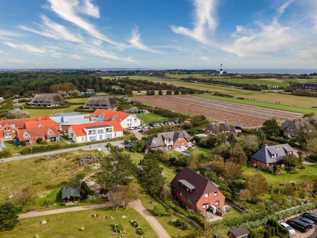 Mehrfamilienhaus zum Kauf 2.280.000 € 8 Zimmer 175 m² 983 m² Grundstück Wenningstedt Wenningstedt-Braderup (Sylt) 25996