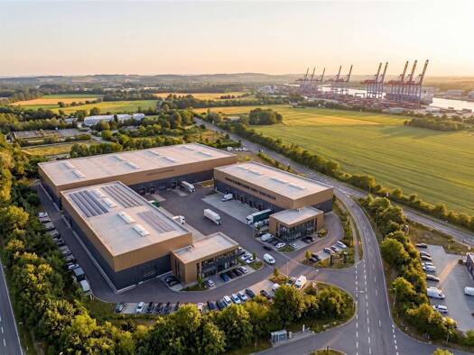 Lagerhalle zur Miete provisionsfrei 4.424 m² Lagerfläche teilbar ab 1.920 m² Überseehafen Lehe 27580