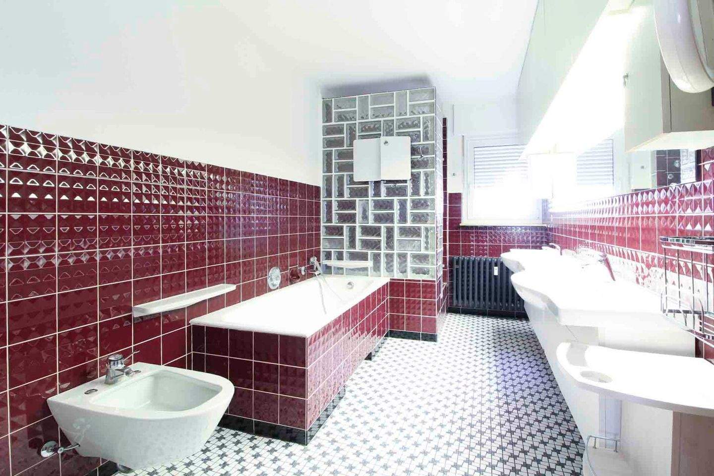 Immobilie in Nieheim - Wohn- und Geschäftshaus mit Entwicklungspotenzial im Zentrum von Nieheim - Bild 3