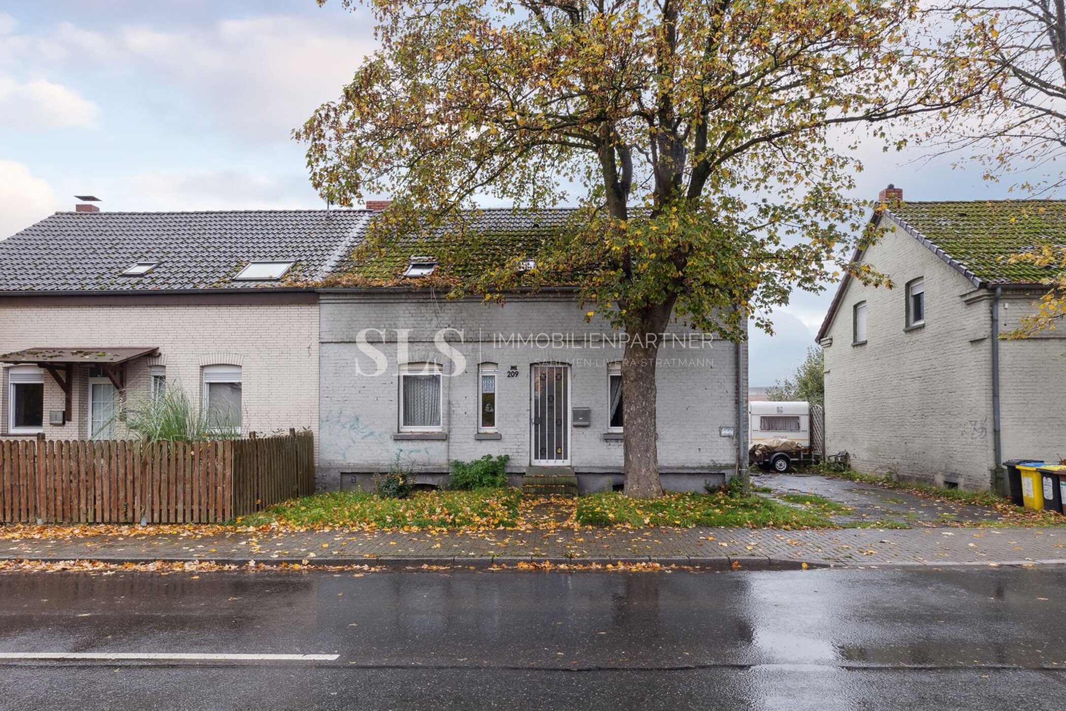 Einfamilienhaus zum Kauf 189.000 € 6 Zimmer 110 m²<br/>Wohnfläche 319 m²<br/>Grundstück Flughafen Dortmund 44319