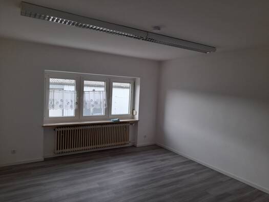 Büro zur Miete provisionsfrei 171 € 1 Zimmer 17,8 m² Bürofläche Lauber Straße 1 Zeitlarn Zeitlarn 93197