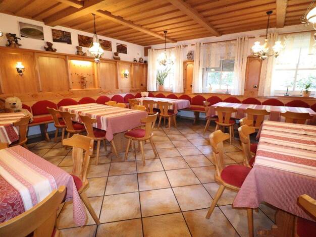 Restaurant zum Kauf 191 m² Gastrofläche 29.391 m² Grundstück Neudorf Schauenstein 95197