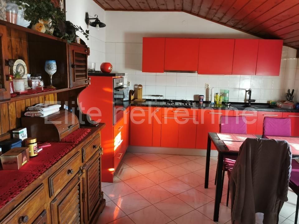 Haus zum Kauf 206.000 € 5 Zimmer 240 m²<br/>Wohnfläche Pulac