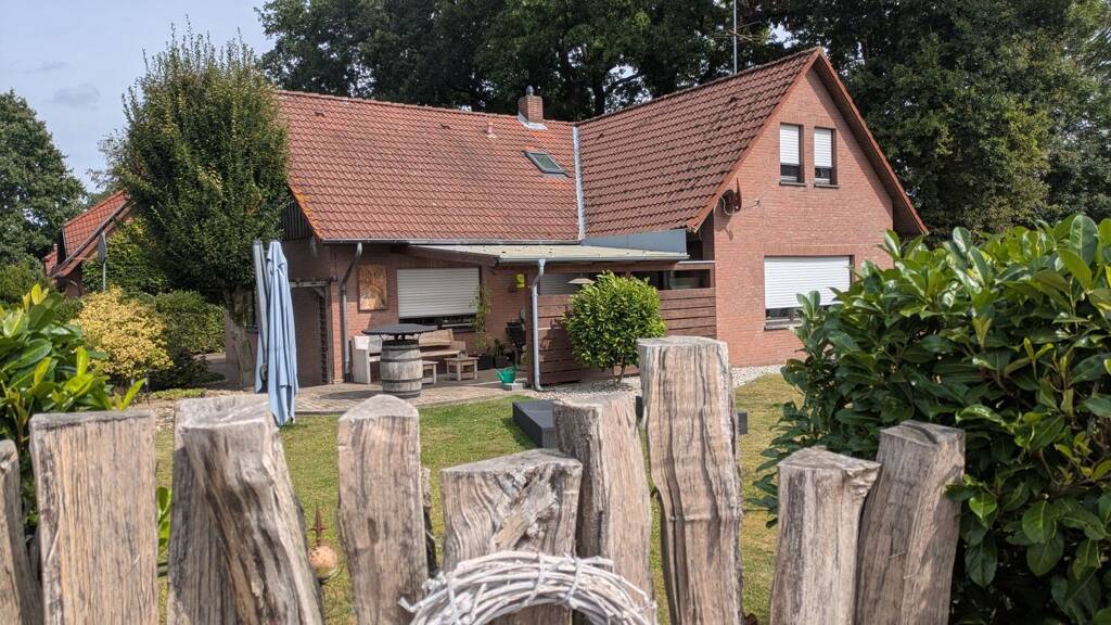 Mehrfamilienhaus zum Kauf 359.000 € 7 Zimmer 176 m² 983 m² Grundstück Cappeln Cappeln (Oldenburg) 49692