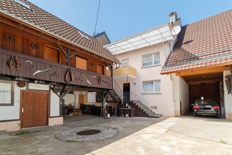 Mehrfamilienhaus zum Kauf 480.000 € 10 Zimmer 240,7 m²<br/>Wohnfläche 420 m²<br/>Grundstück Achkarren Vogtsburg 79235