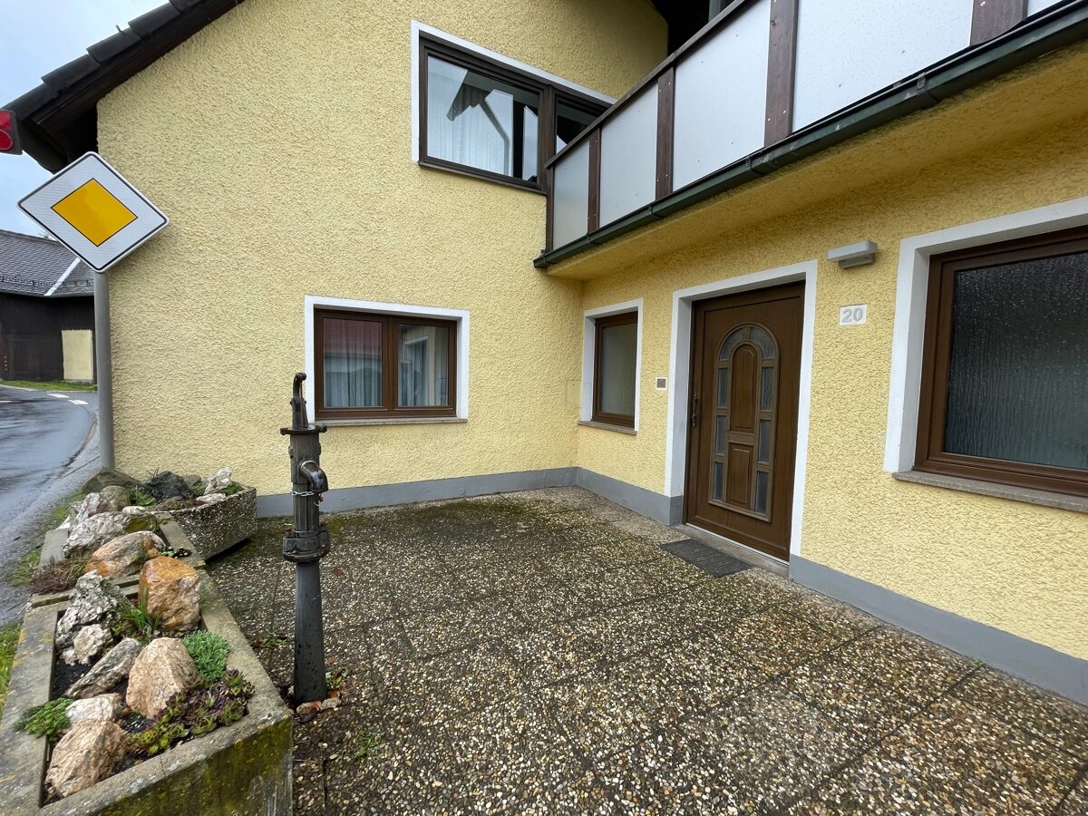 Einfamilienhaus zum Kauf 220.000 € 7 Zimmer 160 m²<br/>Wohnfläche 592 m²<br/>Grundstück ab sofort<br/>Verfügbarkeit Thumsenreuth Krummennaab / Thumsenreuth 92703