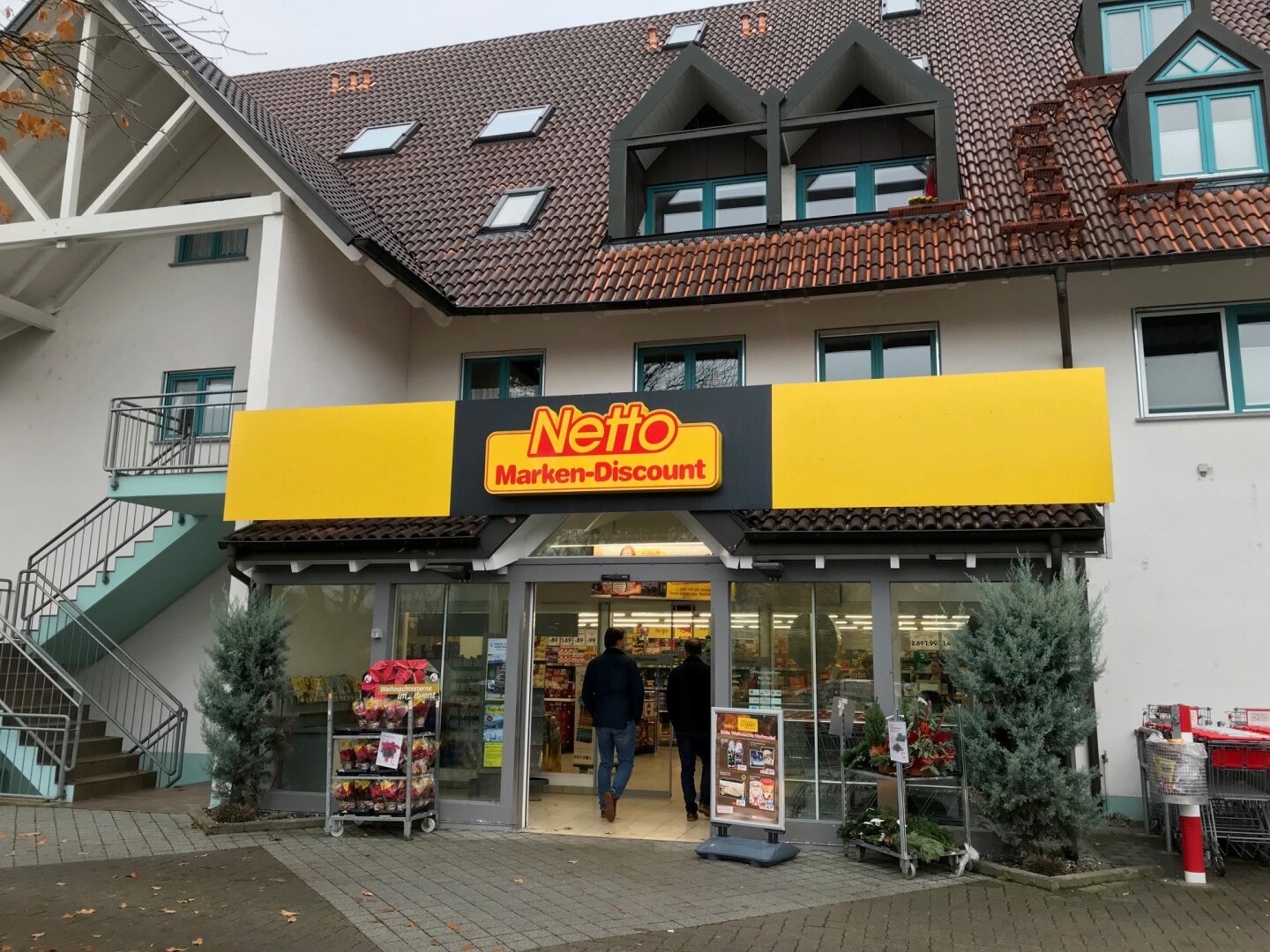 Laden zum Kauf 3.750.000 € 841 m²<br/>Verkaufsfläche Steißlingen 78256