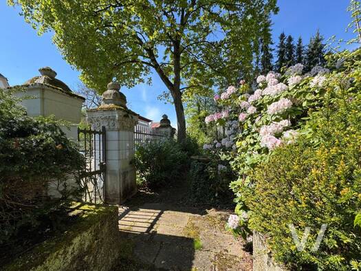 Einfamilienhaus zum Kauf 950.000 € 9 Zimmer 265 m² 1.326 m² Grundstück St Johann Saarbrücken 66123