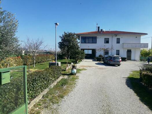 Mehrfamilienhaus zum Kauf 320.000 € 8 Zimmer 140 m² 5.250 m² Grundstück frei ab sofort Pagliara 64020