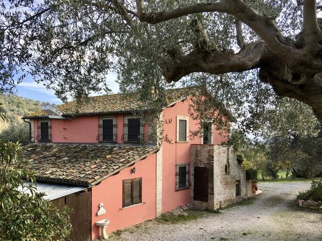 Einfamilienhaus zum Kauf provisionsfrei 365.000 € 7 Zimmer 200 m² 20.000 m² Grundstück Notaresco 64024