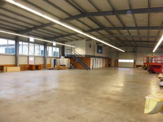 Lagerhalle zur Miete 3.500 € 700 m² Lagerfläche Wächtersbach 63607