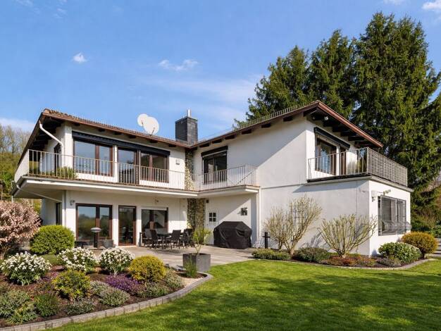 Einfamilienhaus zum Kauf 1.190.000 € 6 Zimmer 255,4 m² 1.850 m² Grundstück Ober-Rosbach Rosbach vor der Höhe 61191