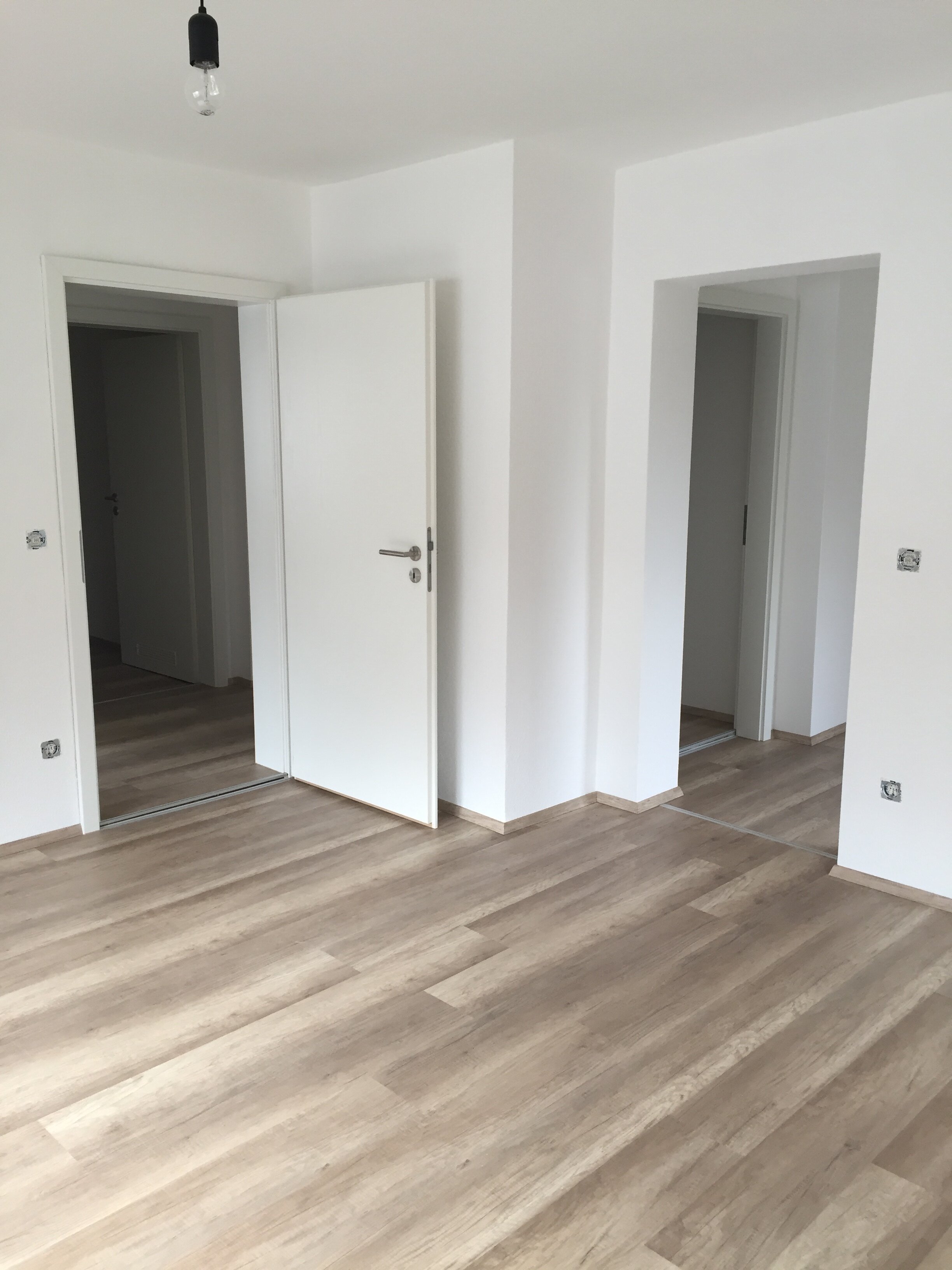 Wohnung zur Miete 985 € 2,5 Zimmer 74 m²<br/>Wohnfläche EG<br/>Geschoss 01.03.2025<br/>Verfügbarkeit Neuseserstrasse 9 Neuses Erlangen 91056