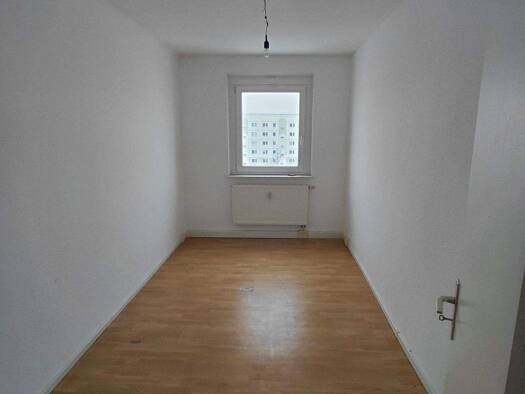 Wohnung zur Miete 425 € 3 Zimmer 68 m² 5. Geschoss frei ab sofort Neue Platekaer Str 2 Borna 04552